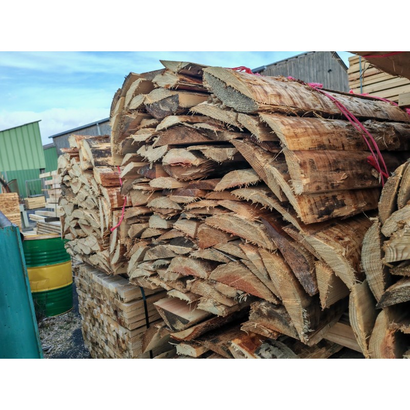 Palette de bois de dosses (60 pièces environ) en Douglas de 2,50 m de long 3