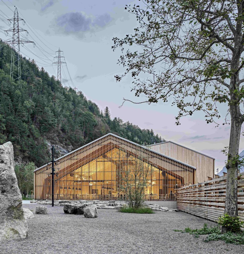 Aire d'autoroute du Gothard : un chef-d'œuvre en bois Accoya