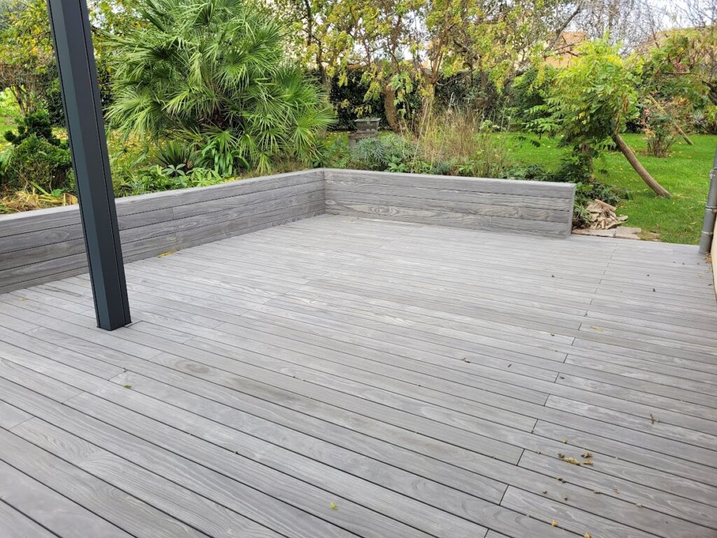 Une terrasse élégante et durable dans la Sarthe
