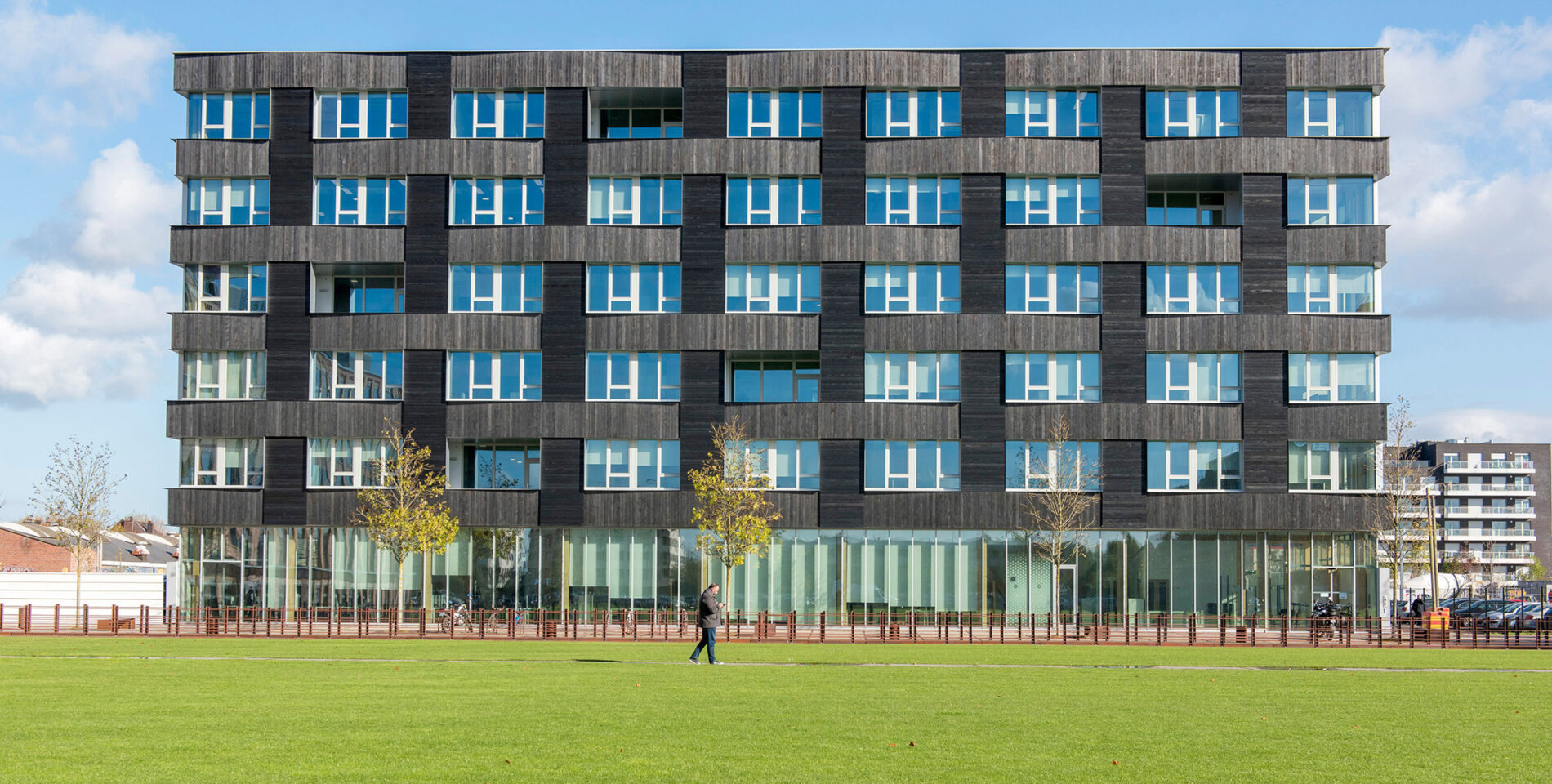 Bardage bois brûlé pour IBM à Lille