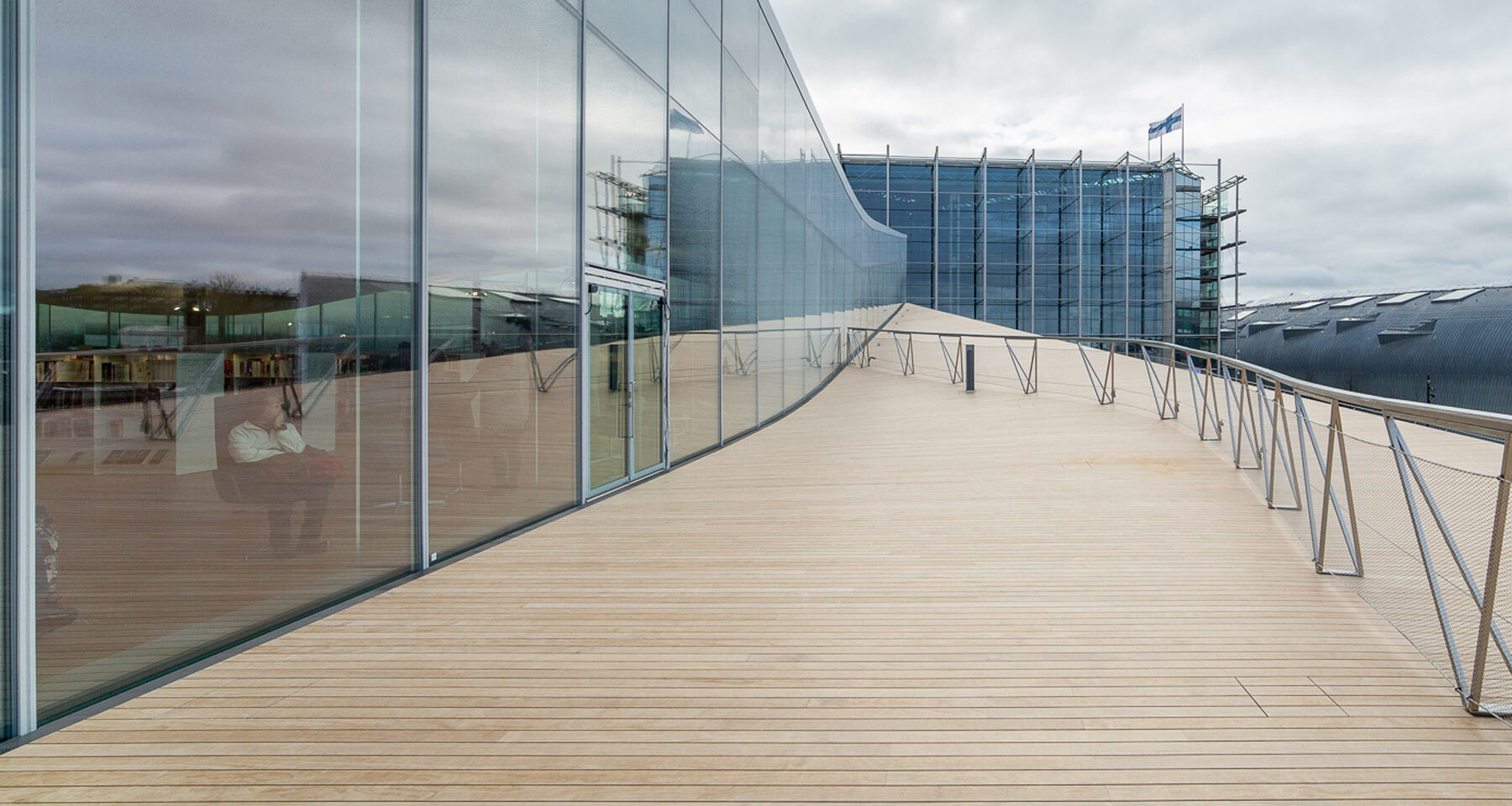 Terrasse de la bibliothèque nationale Oodi à Helsinki