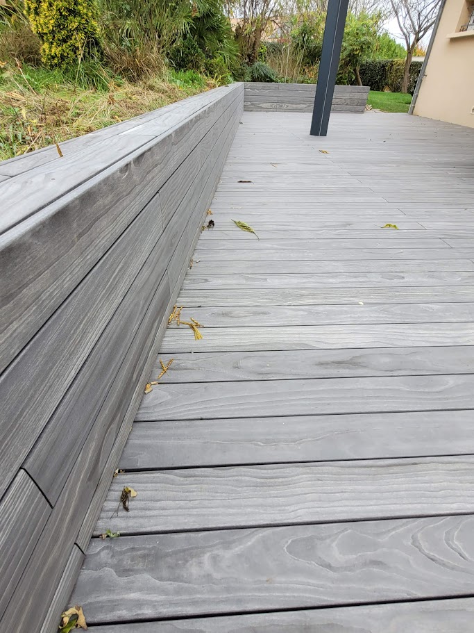 Une terrasse élégante et durable dans la Sarthe