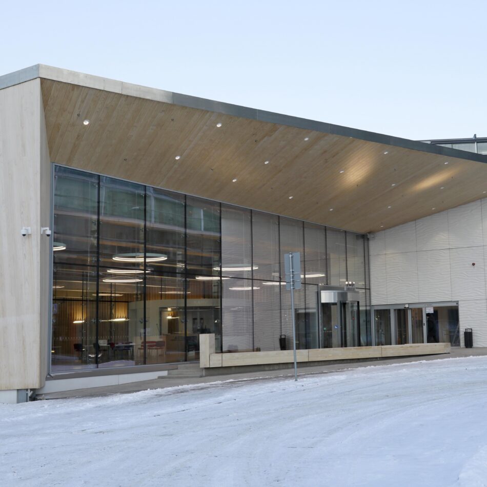 Un centre de loisirs avec piscine en Accoya à Matinkylä