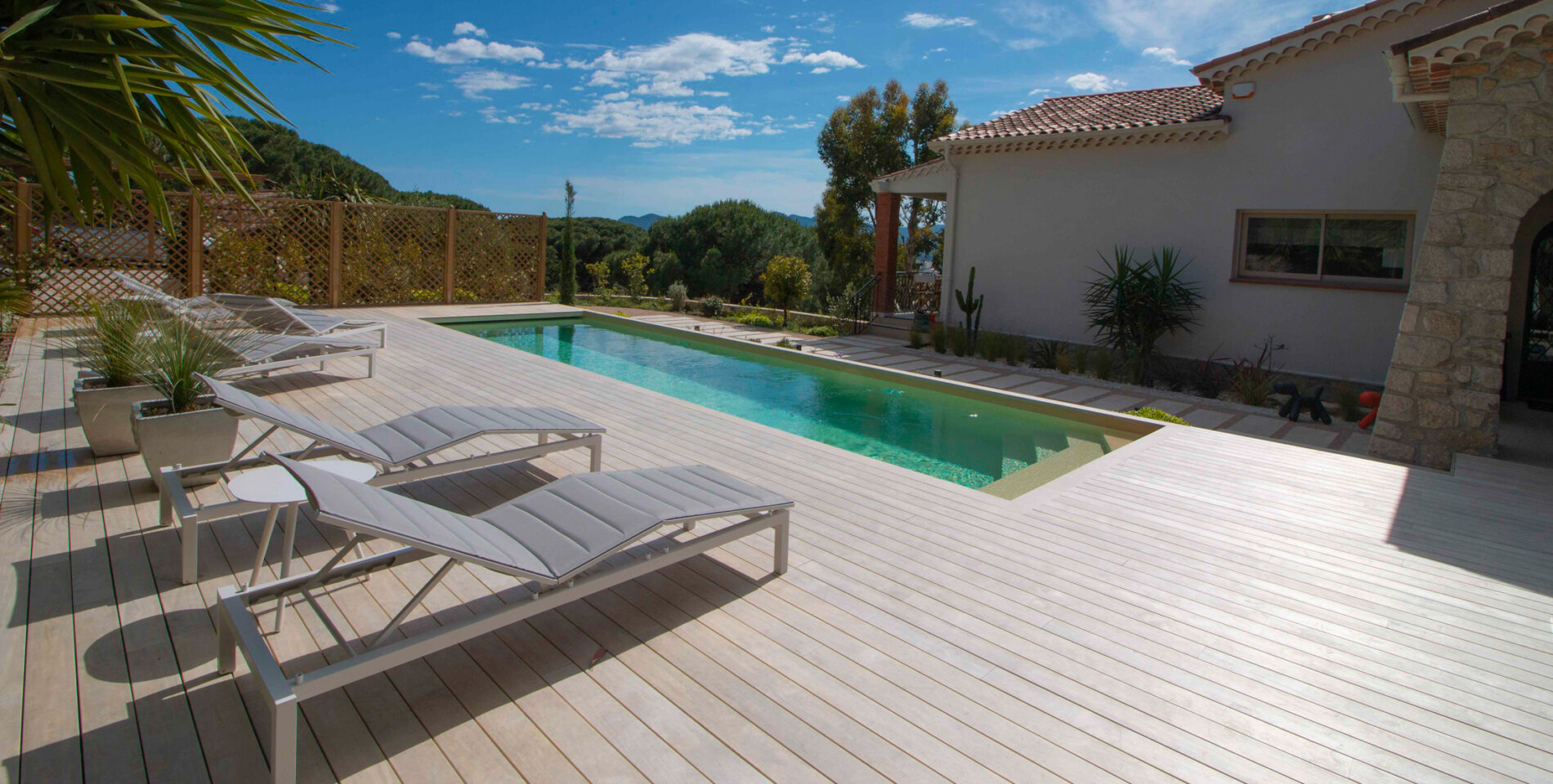 Terrasse en bois Accoya pour la Villa Carat à Cannes
