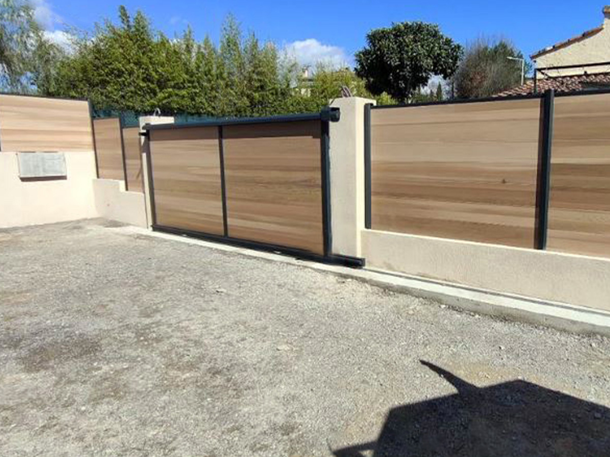 Portail coulissant Red Cedar 1