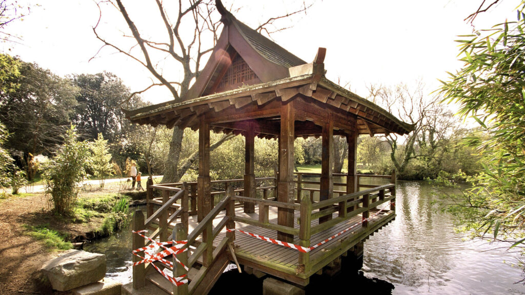 Pavillon de pêche japonais du parc de Sausmarez