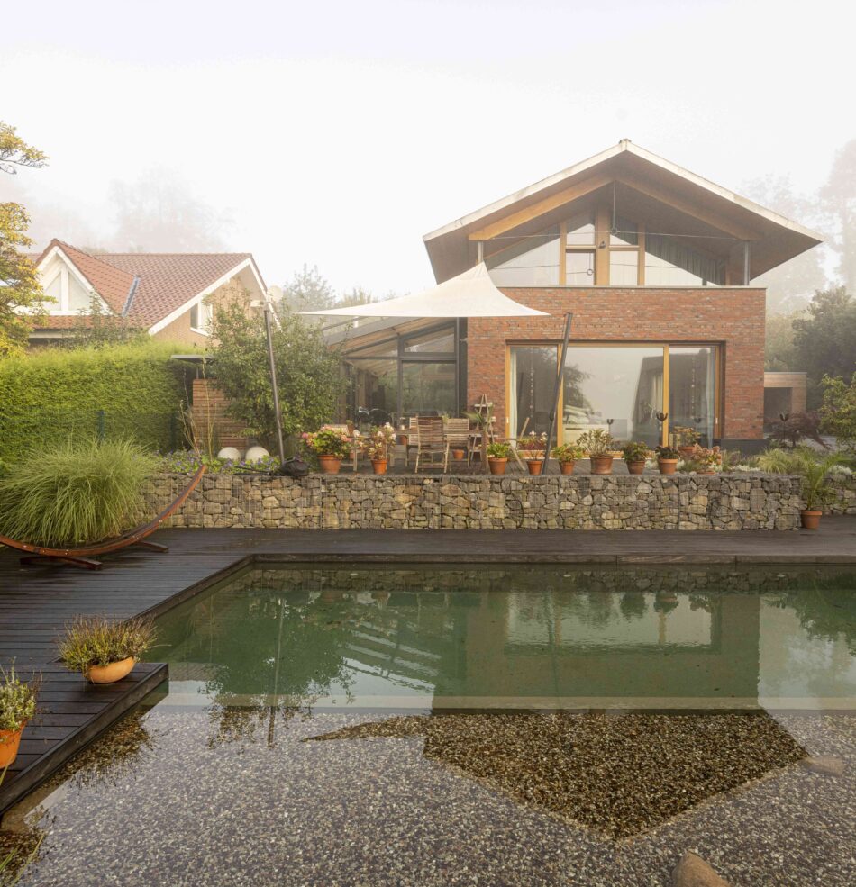 Accoya Color gris pour une terrasse élégante au cœur de la nature