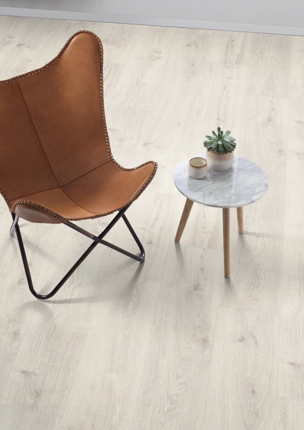 Lame de sol stratifié hydrofuge EGGER White Bayford Oak 2