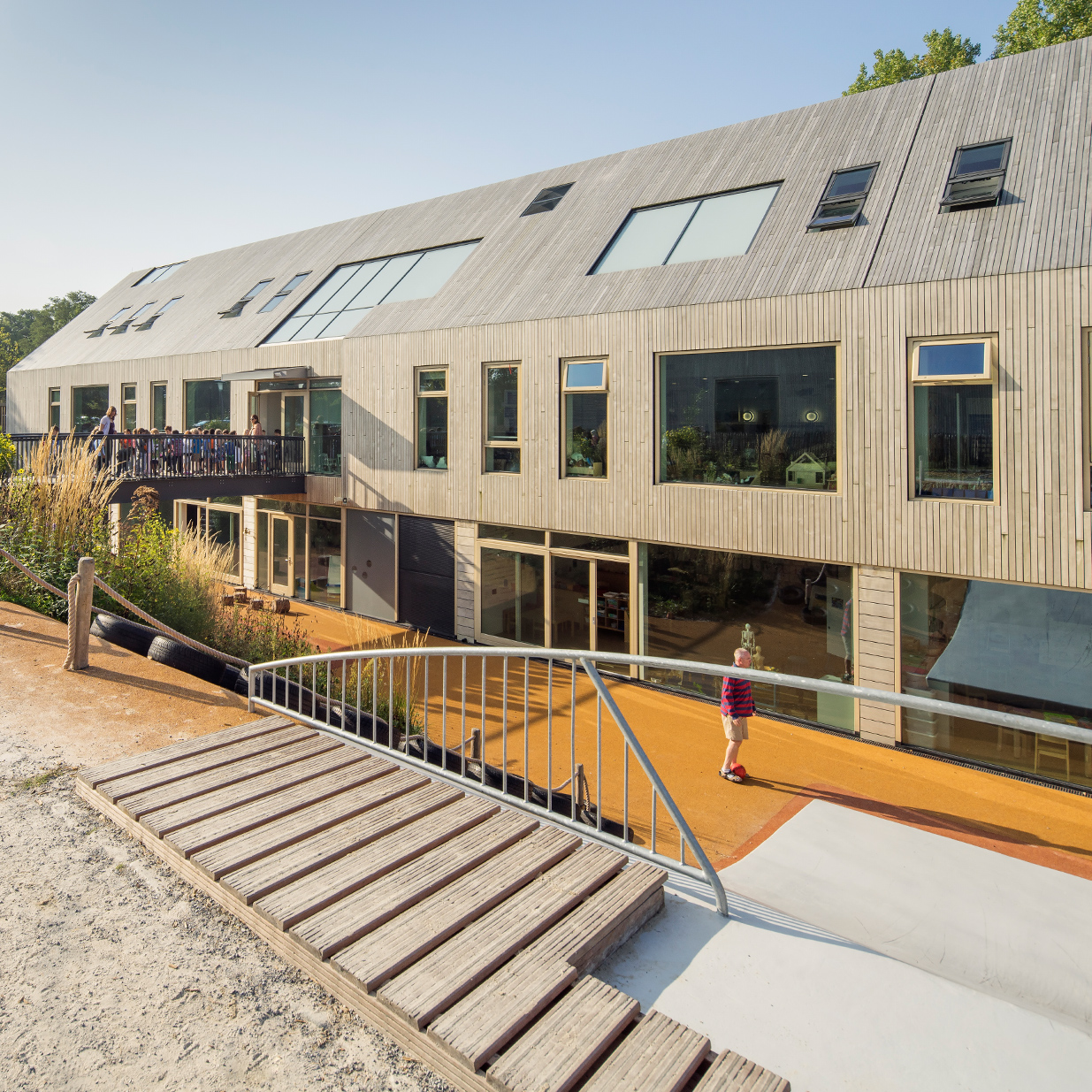 École américaine de La Haye : une ferme restaurée avec l'Accoya