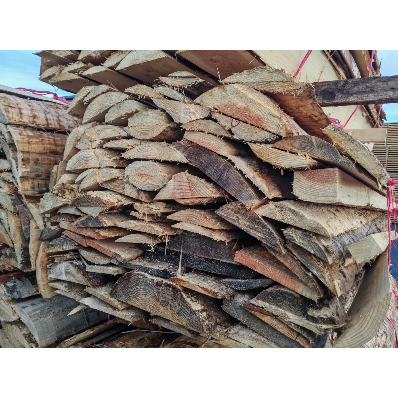 Palette de bois de dosses (60 pièces environ) en Douglas de 2,50 m de long 5
