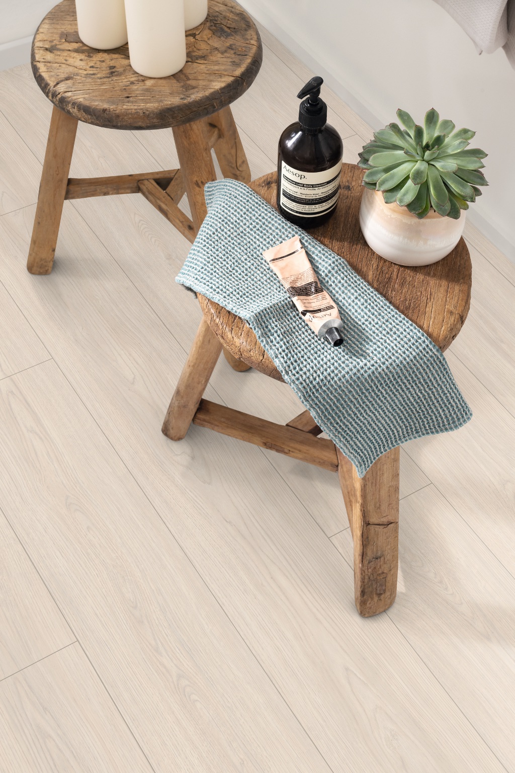 Lame de sol stratifié hydrofuge+ EGGER White Casella Oak 5