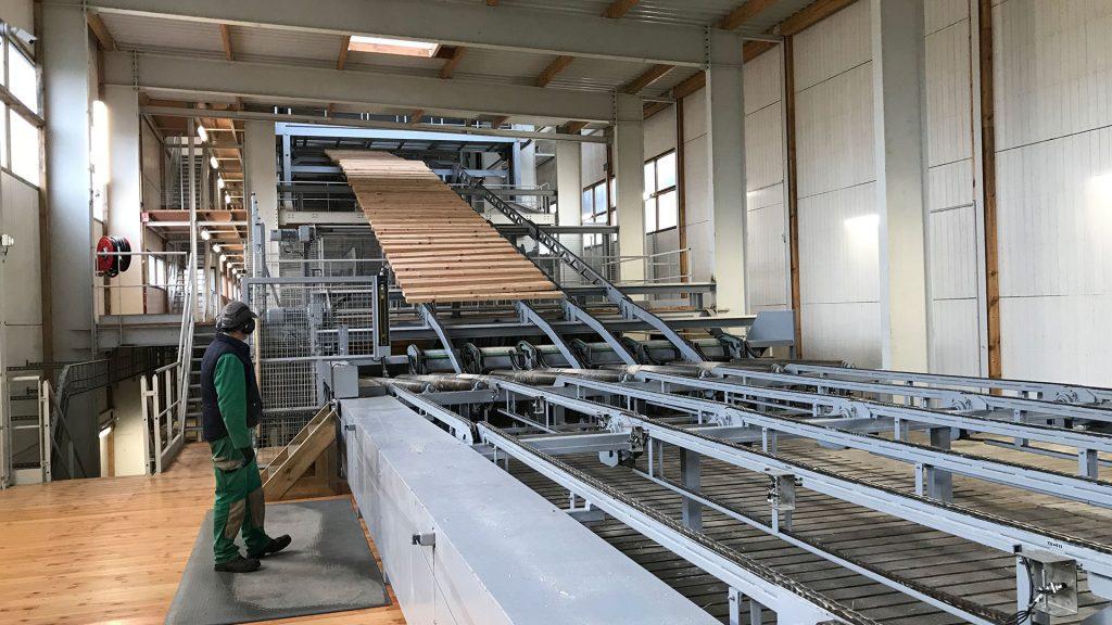Ligne de triage et d'empilage — trimmer E-CUT 200 2