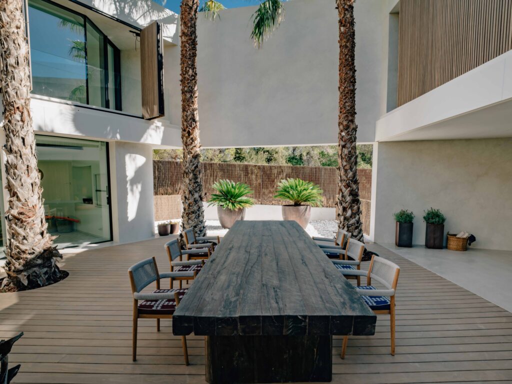 Terrasse et bardage Accoya pour la Villa Harmony à Ibiza