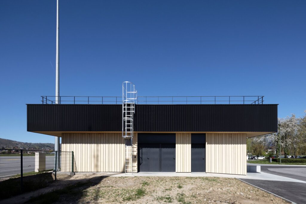 Restructuration du terminal de l'aéroport d'Annecy avec un bardage Accoya