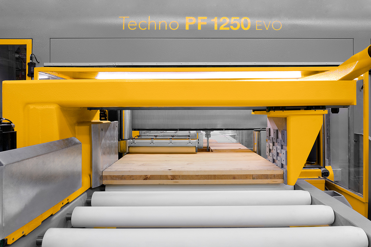 Centre de taille CLT et panneaux Essetre Techno PF 1250 EVO 2