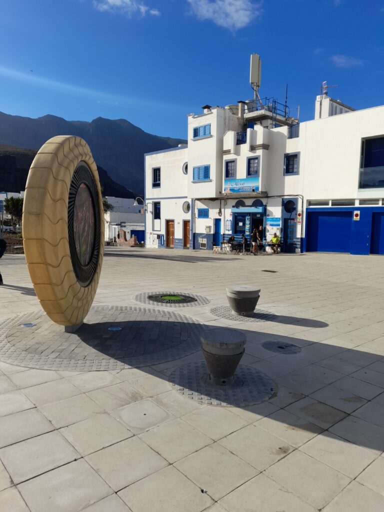Des totems en Accoya aux Îles Canaries