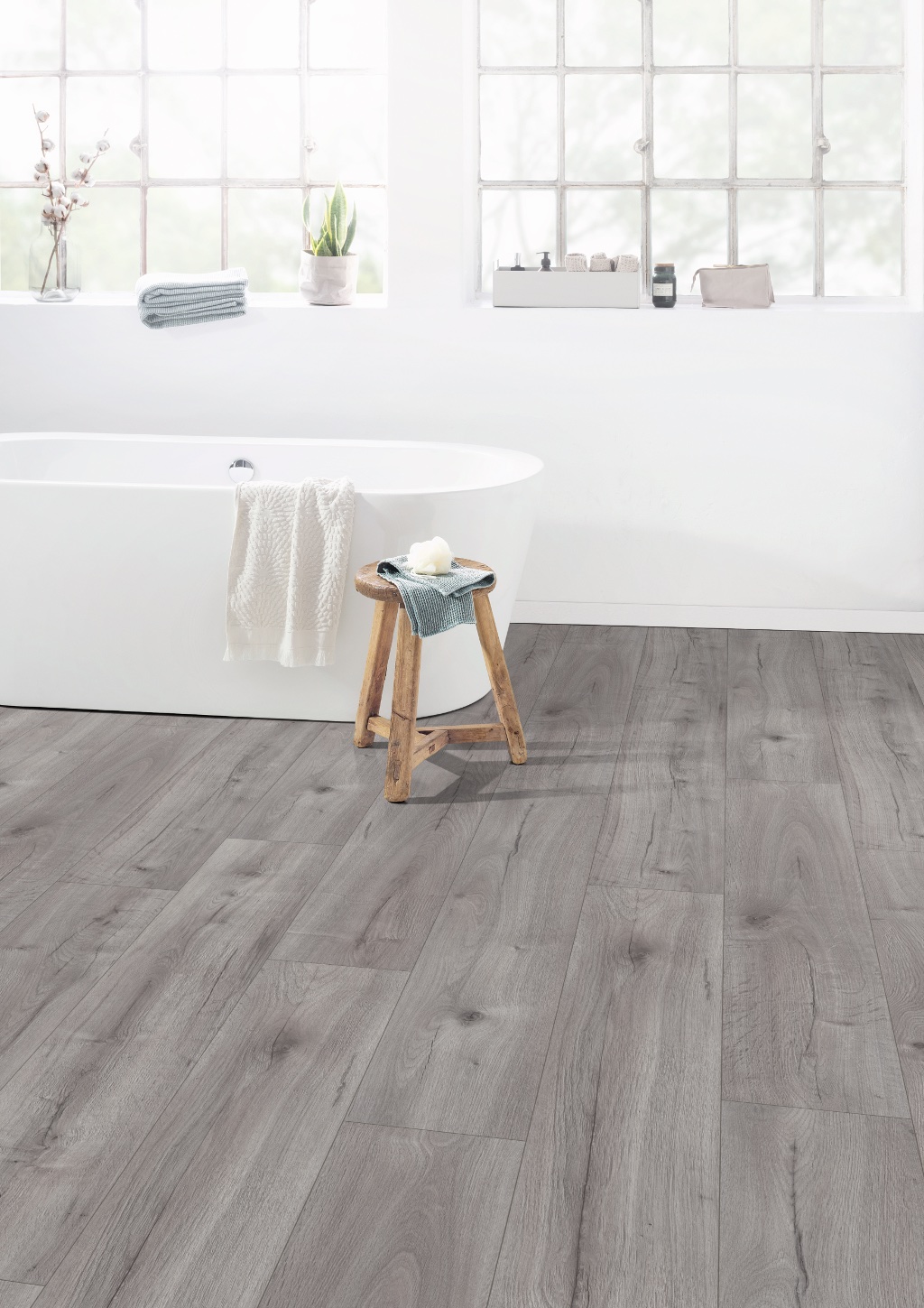 Lame de sol stratifié hydrofuge EGGER Light Grey Loja Oak 2