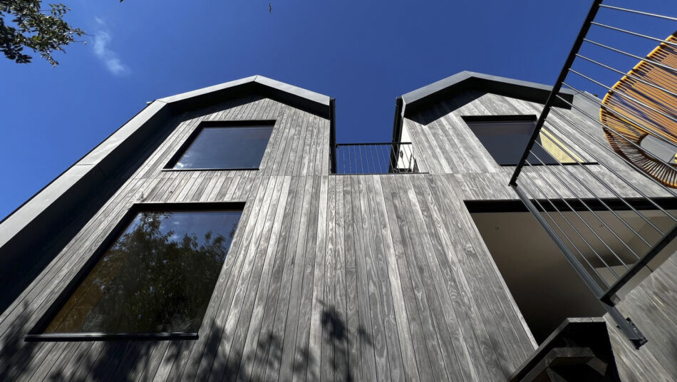 Bardage gris Accoya Color Grey en Angleterre