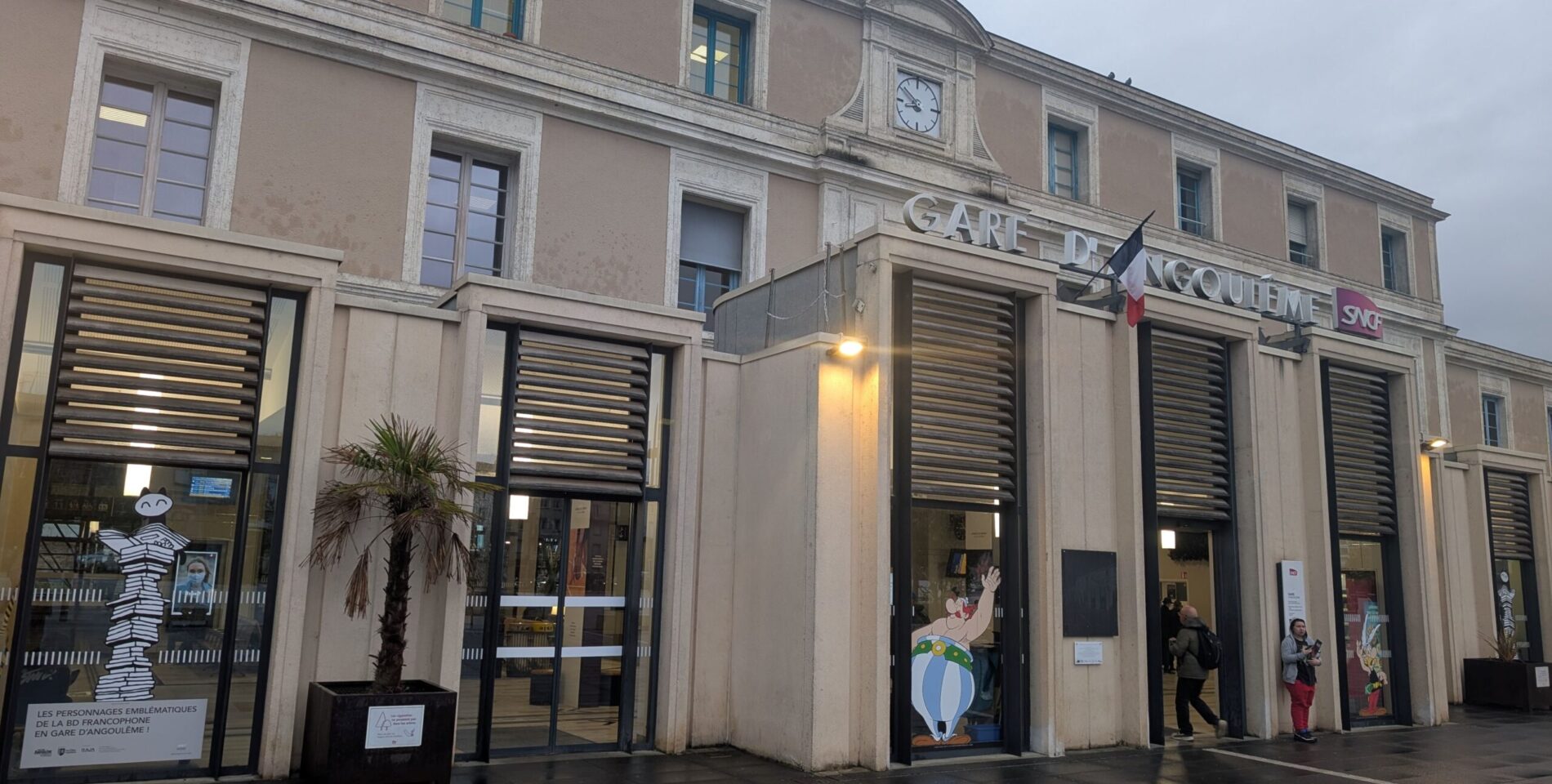 Volets Accoya à la gare d'Angoulême : stables même après 10 ans