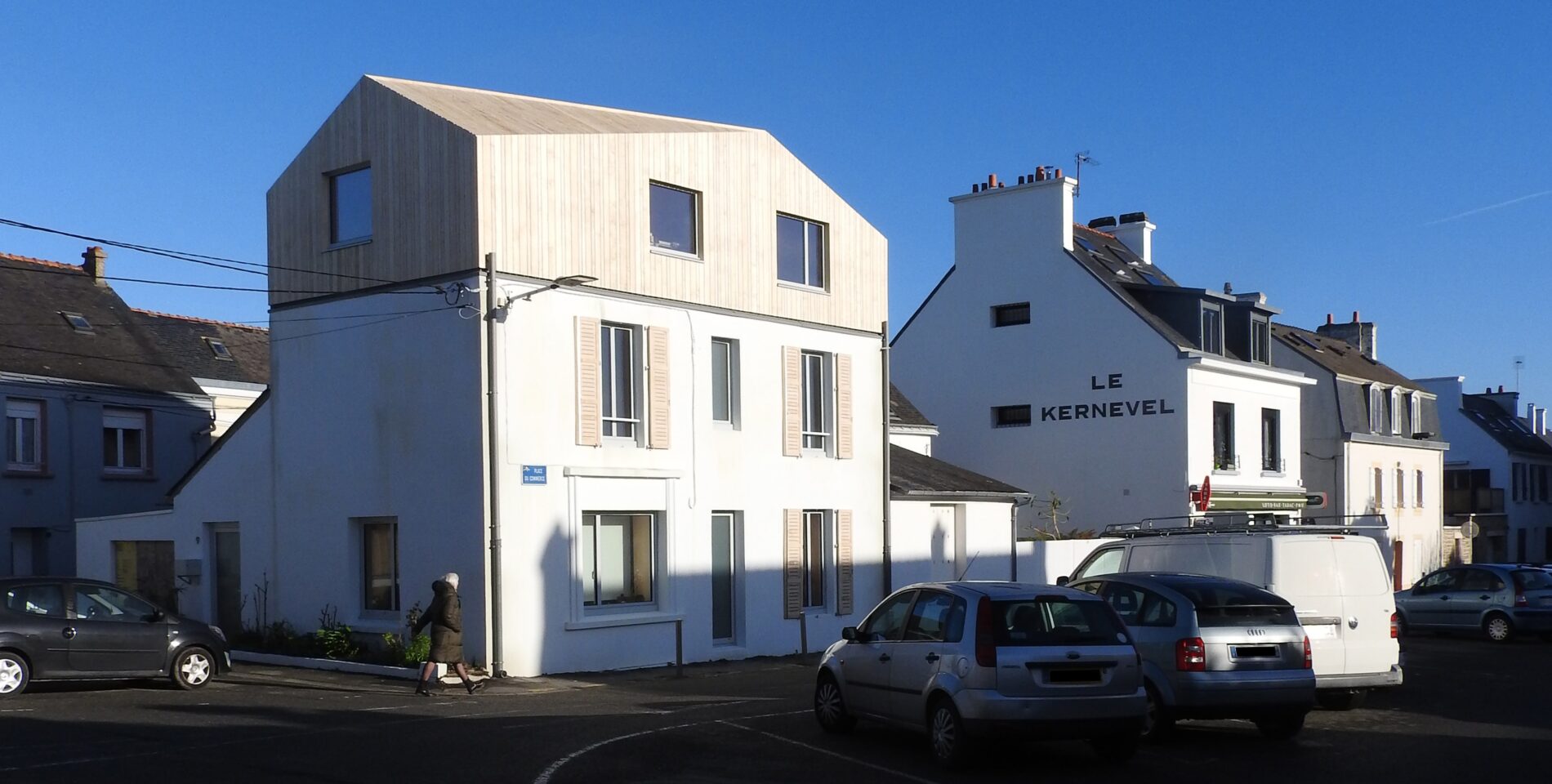 Rénovation d'une maison bretonne avec volets et bardage en Accoya