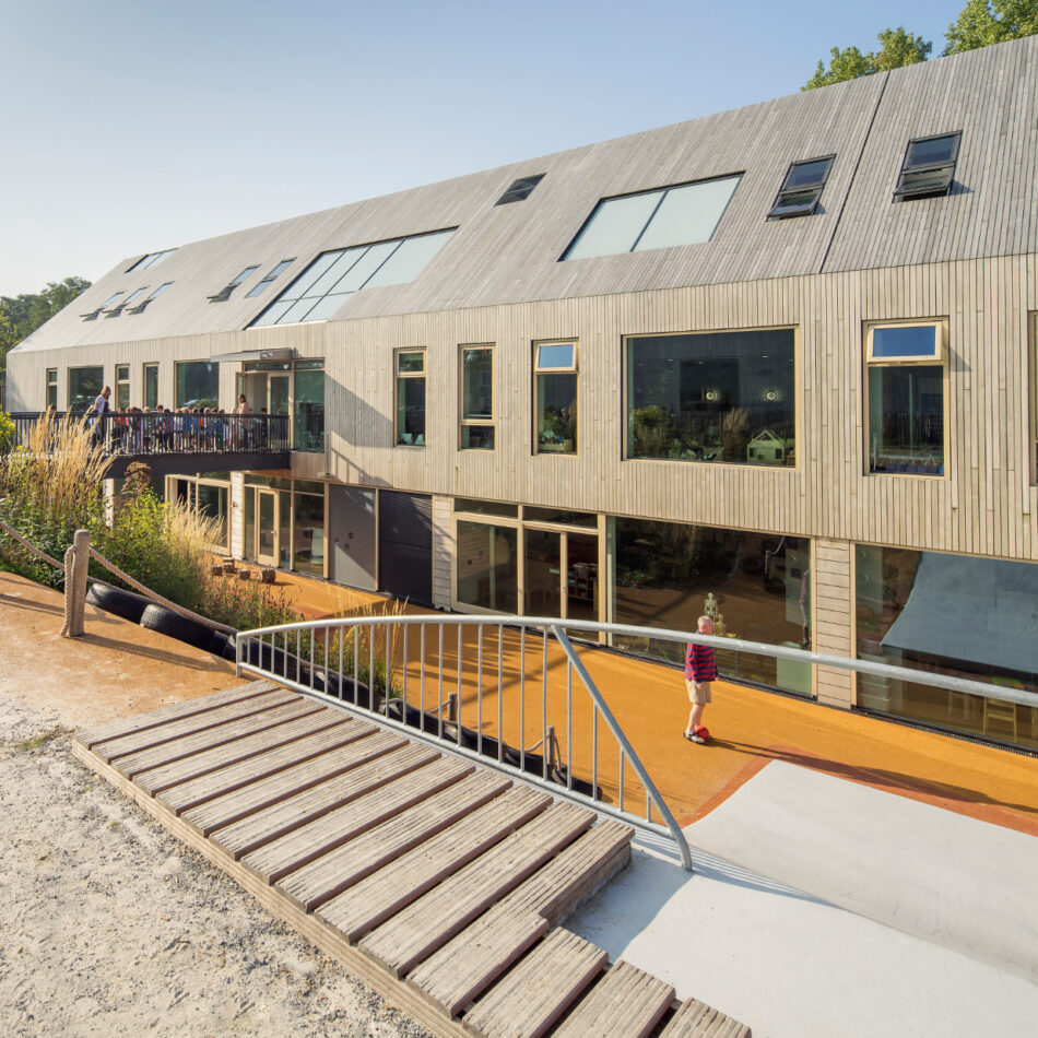 École américaine de La Haye : une ferme restaurée avec l'Accoya