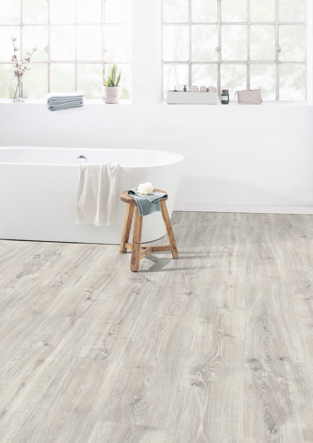 Lame de sol rigide EGGER AquaDura+ White Waltham Oak 2