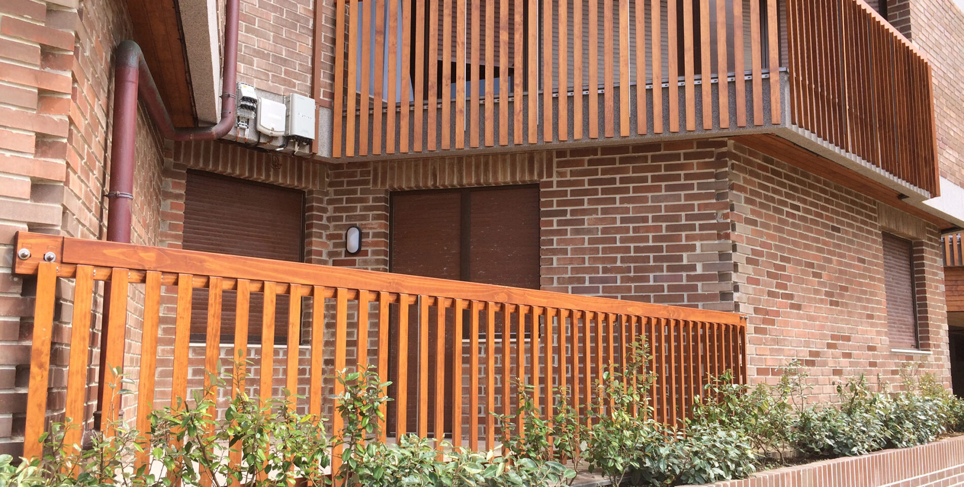Balcons en bois de la résidence Muskaria