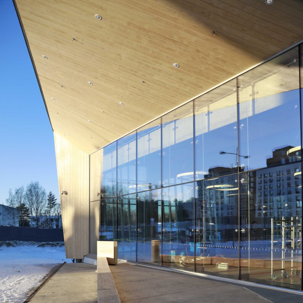 Un centre de loisirs avec piscine en Accoya à Matinkylä