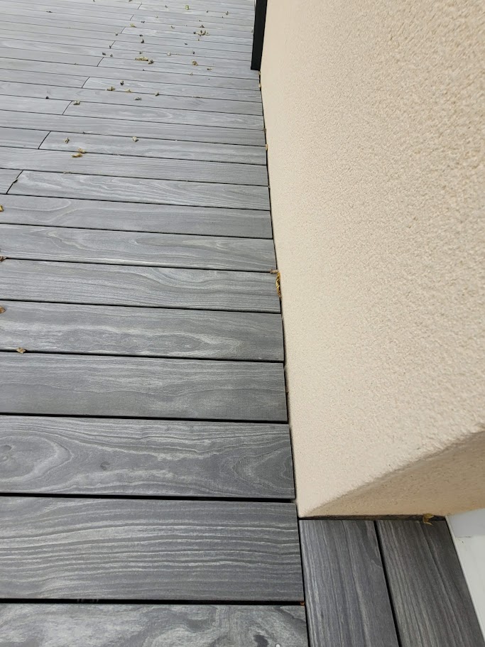 Une terrasse élégante et durable dans la Sarthe