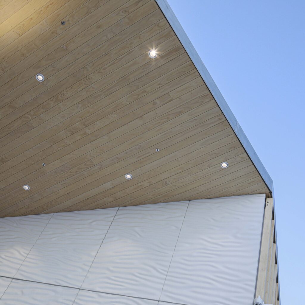 Un centre de loisirs avec piscine en Accoya à Matinkylä