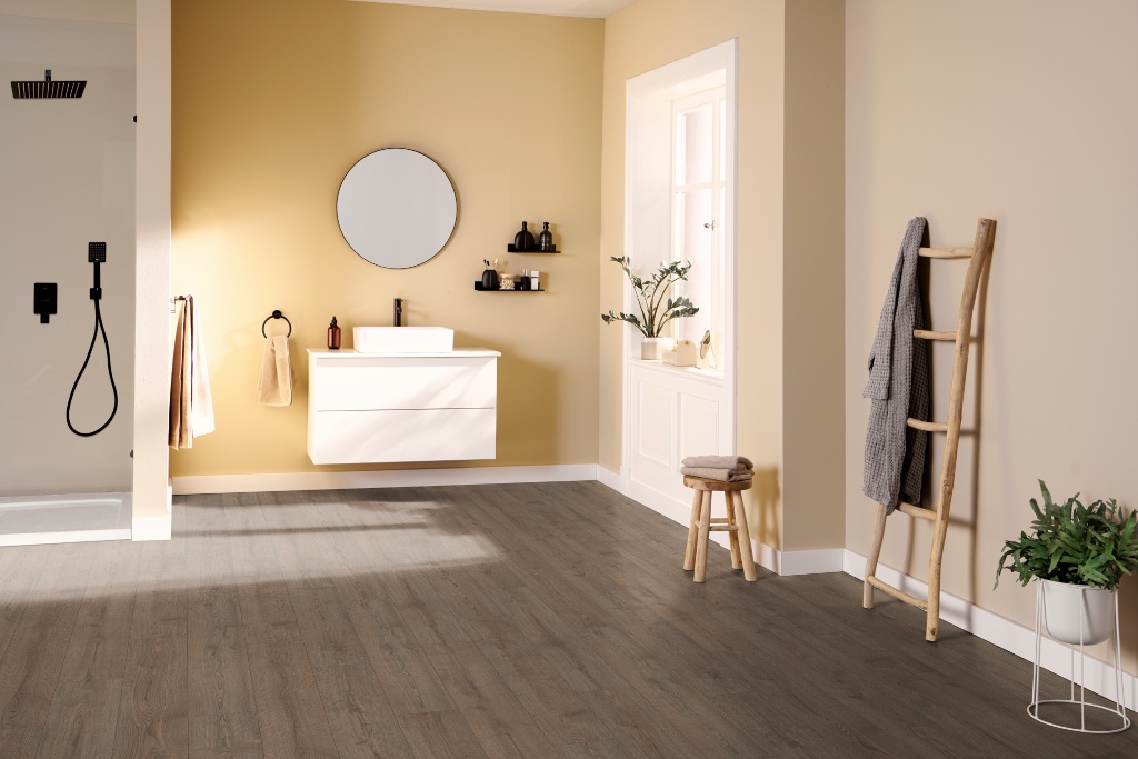 Lame de sol stratifié hydrofuge+ EGGER Dark Turin Oak 4