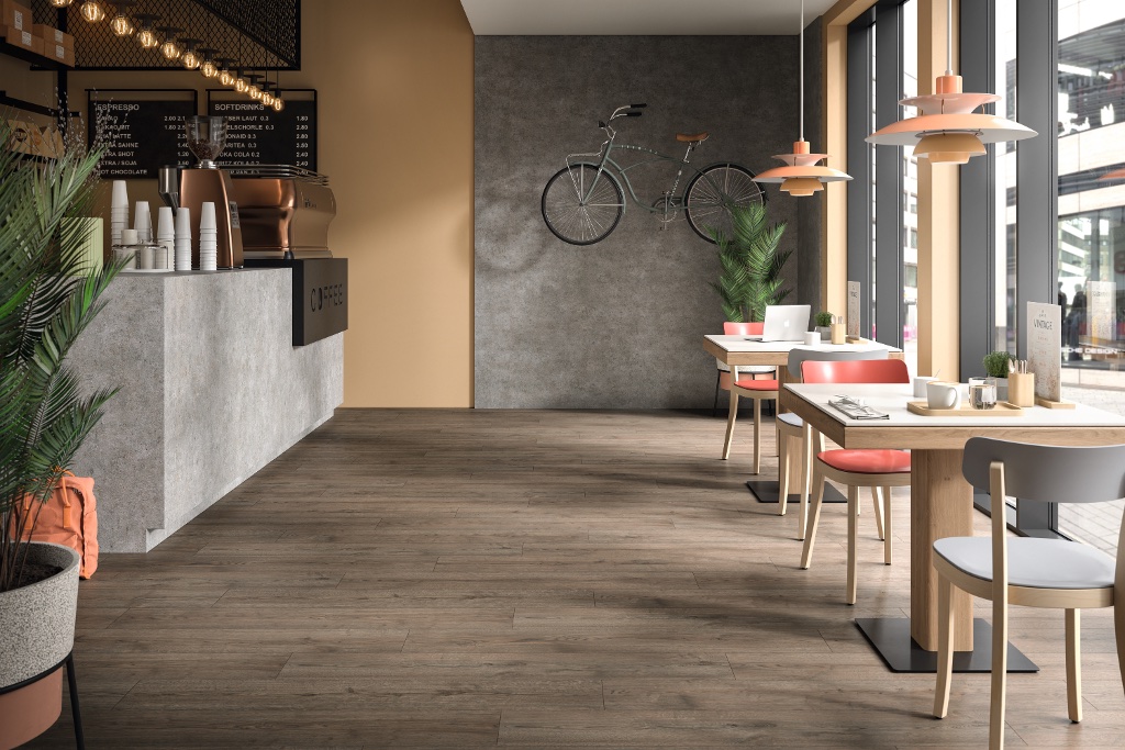 Lame de sol stratifié hydrofuge EGGER Dark Turin Oak 4