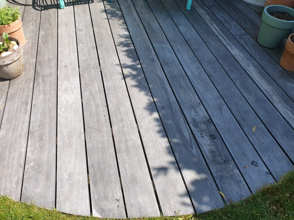 Une oasis de jardin avec une terrasse Accoya Color Grey