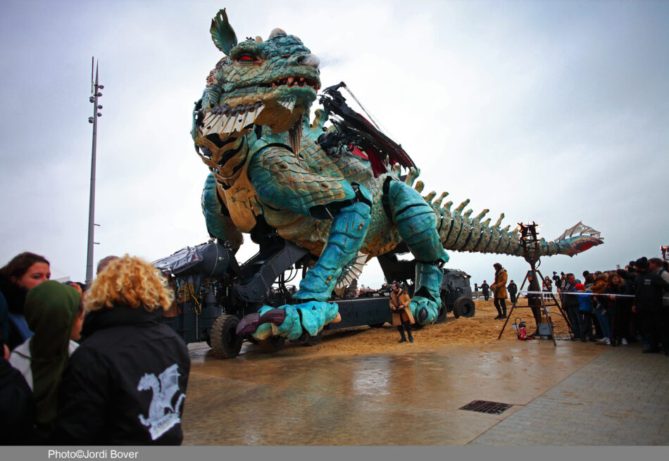 Le Dragon de Calais : le bois Accoya au service de l'imaginaire