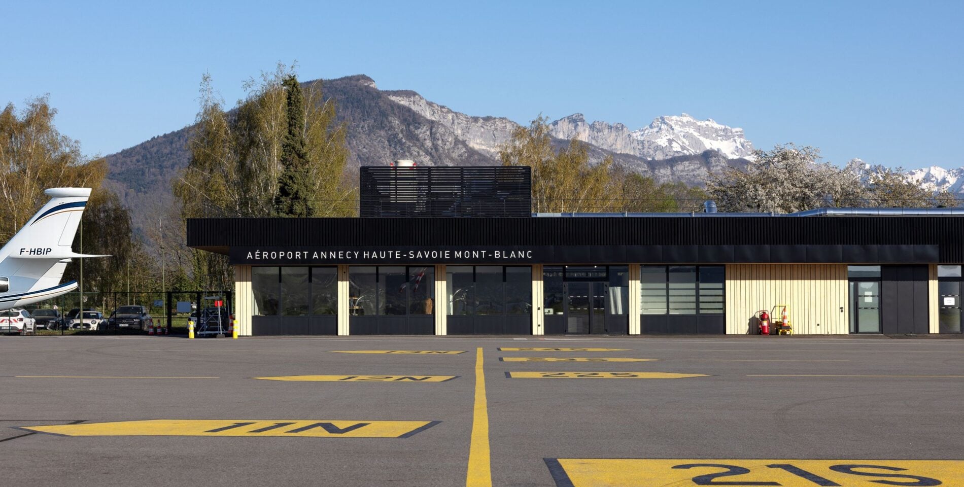 Restructuration du terminal de l'aéroport d'Annecy avec un bardage Accoya