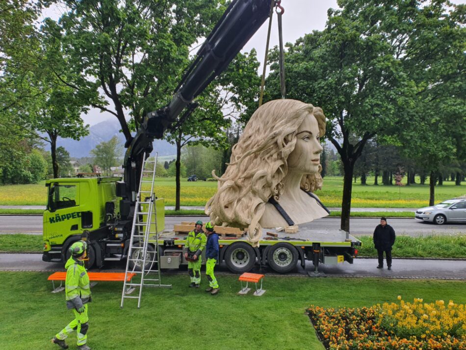 Sculpture en bois Accoya à Bad Ragaz : l'art durable en plein air