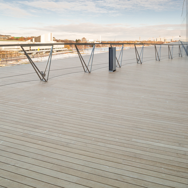 Terrasse de la bibliothèque nationale Oodi à Helsinki