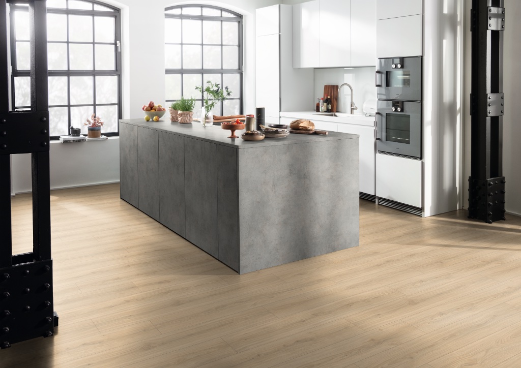 Lame de sol stratifié hydrofuge+ EGGER Light Padua Oak 2