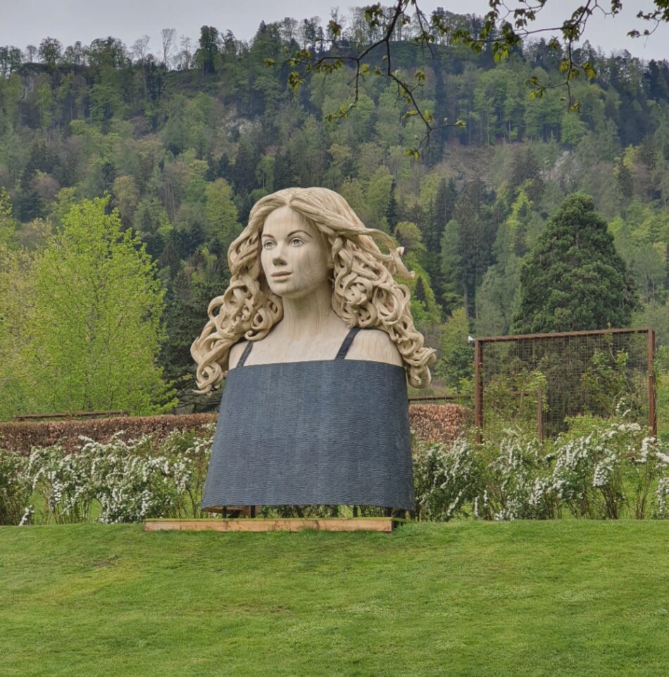 Sculpture en bois Accoya à Bad Ragaz : l'art durable en plein air