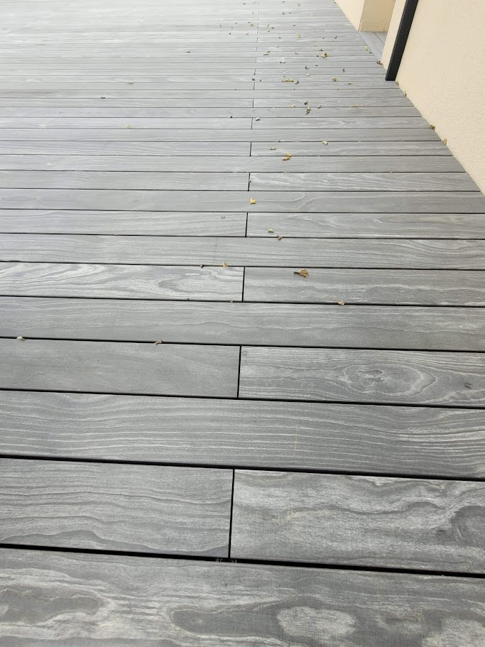Une terrasse élégante et durable dans la Sarthe