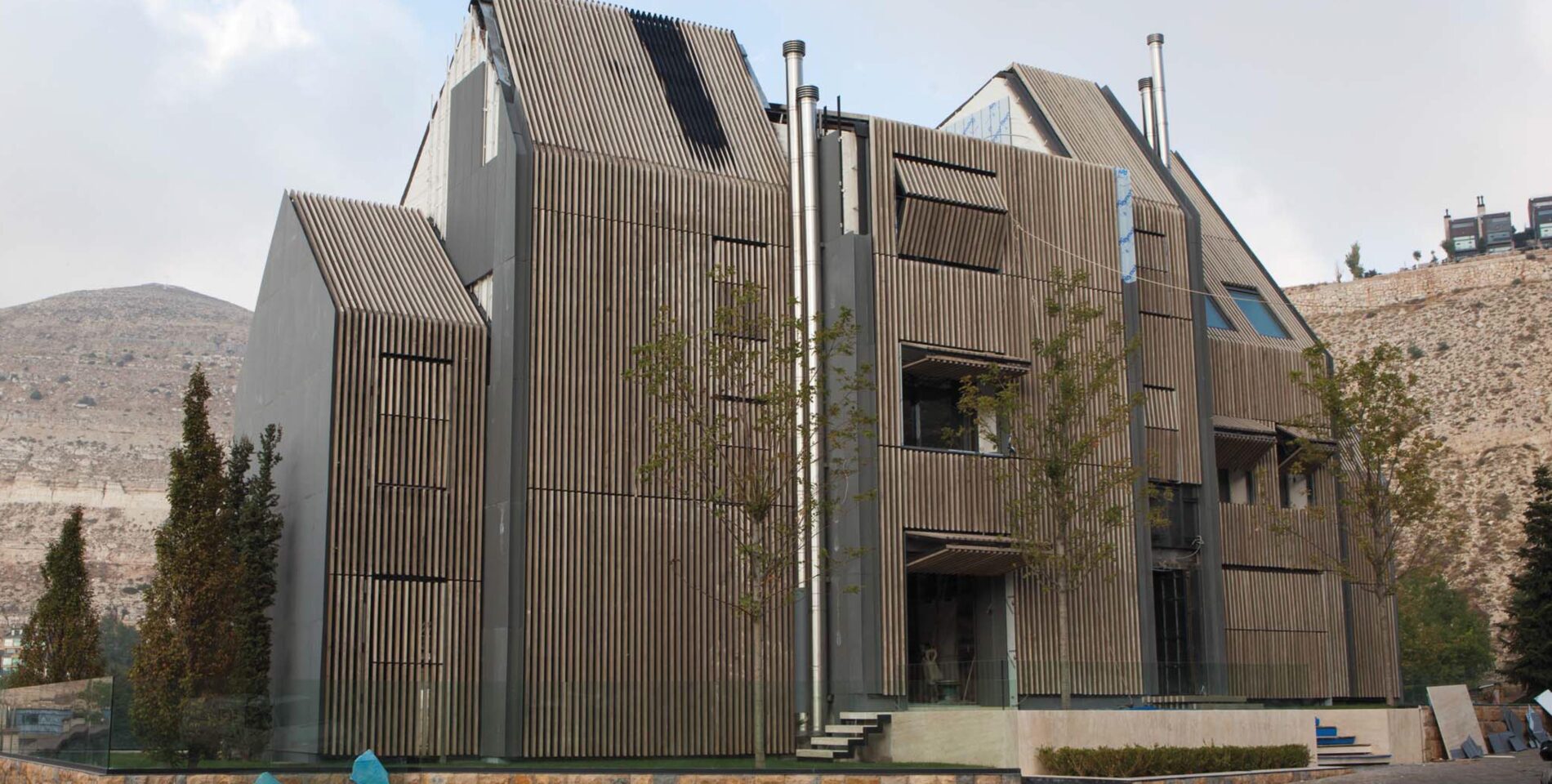 Une façade en bois Accoya pour un chalet de ski au Liban