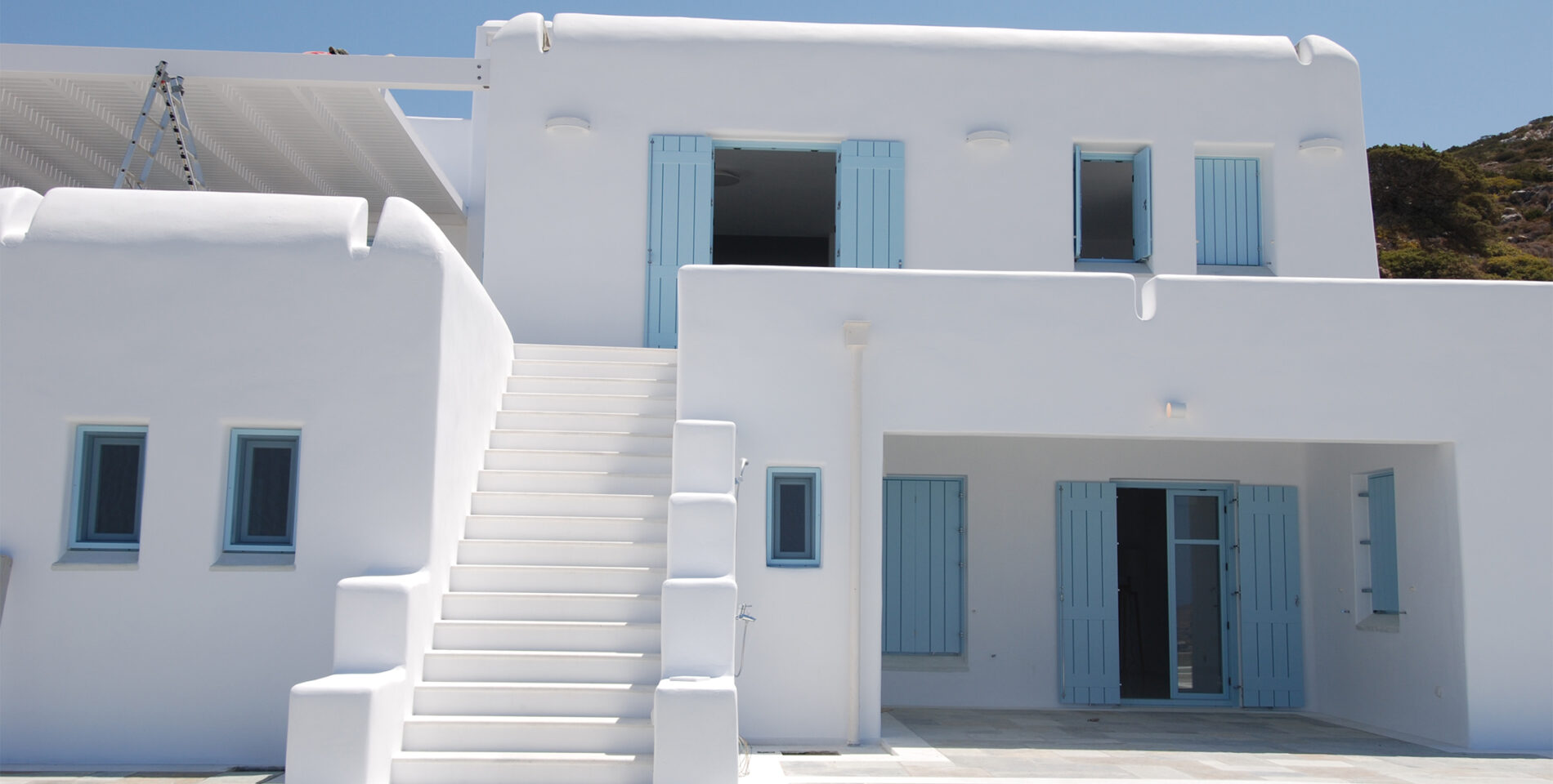 Fenêtres et portes en Accoya d'une résidence privée à Antiparos, Grèce