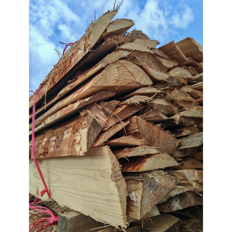 Palette de bois de dosses (60 pièces environ) en Douglas de 2,50 m de long 2