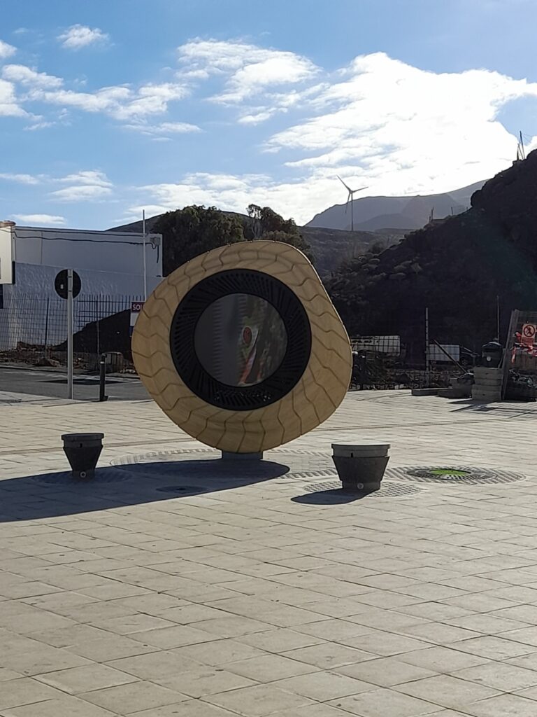 Des totems en Accoya aux Îles Canaries
