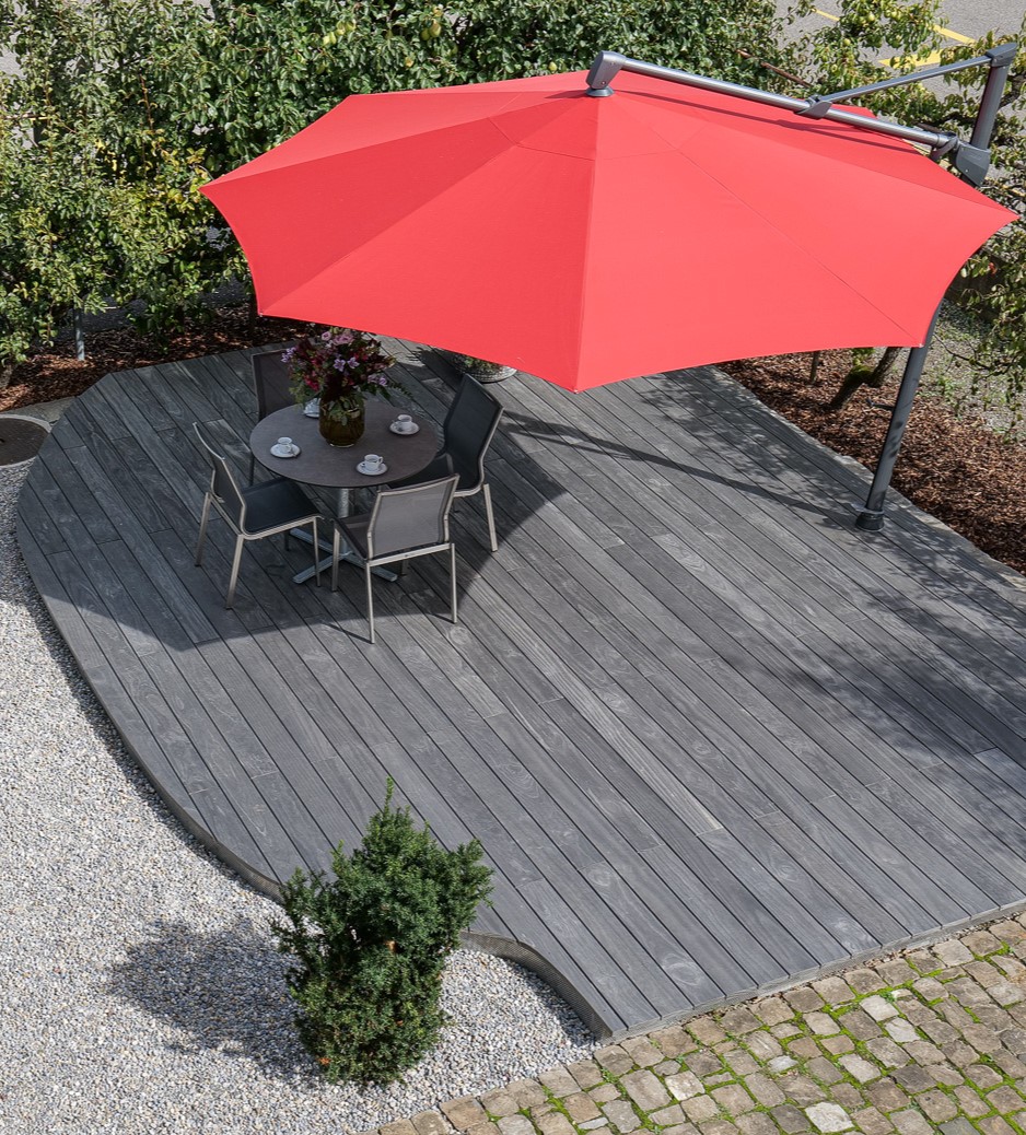 Une terrasse de jardin en bois Accoya Color gris