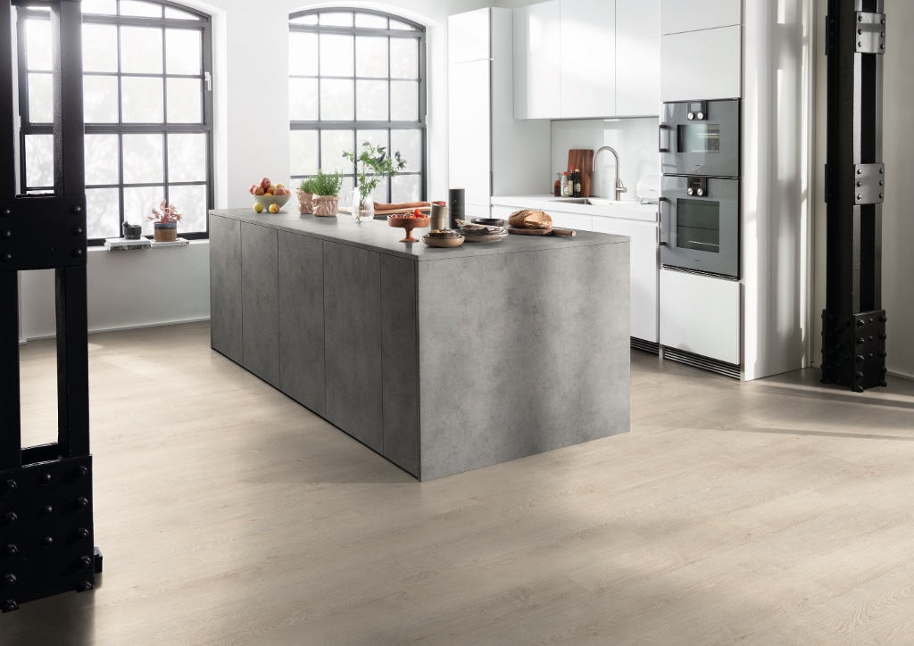 Lame de sol stratifié hydrofuge EGGER White Newbury Oak 2