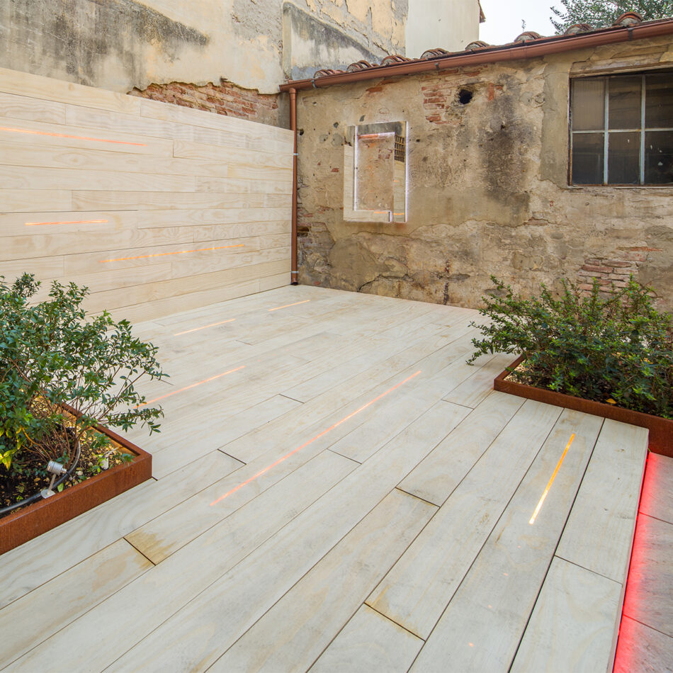 Terrasse avec éclairage LED intégré