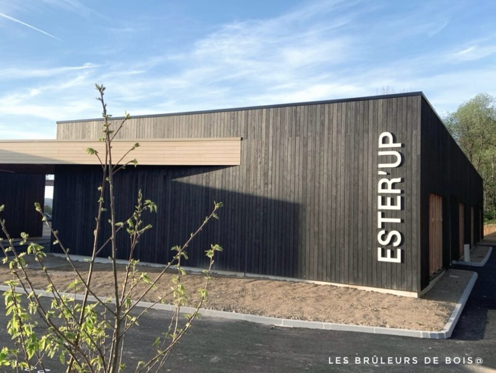 ESTER'UP à Limoges : un bardage bois brûlé en Accoya