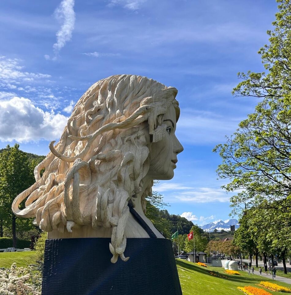 Sculpture en bois Accoya à Bad Ragaz : l'art durable en plein air