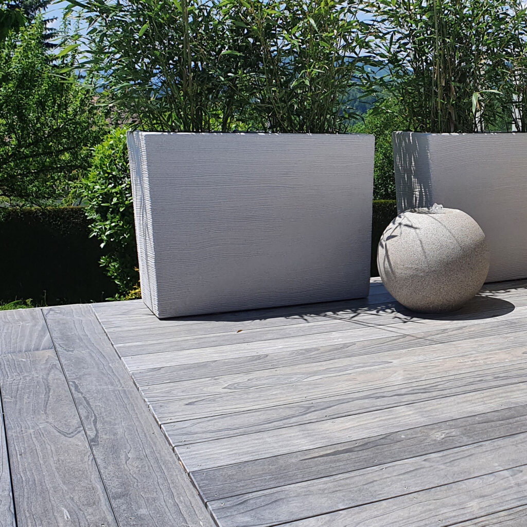 Terrasse et tour de piscine en Accoya Color Grey